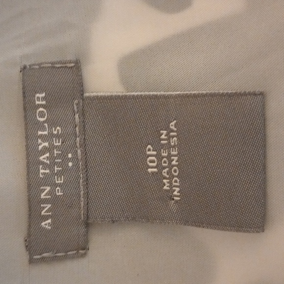 ANN TAYLOR PETITES, BLACK & WHITE PRINT, SLEEVELESS,SLIGHTLY FLARED SKIRT. - Picture 7 of 8